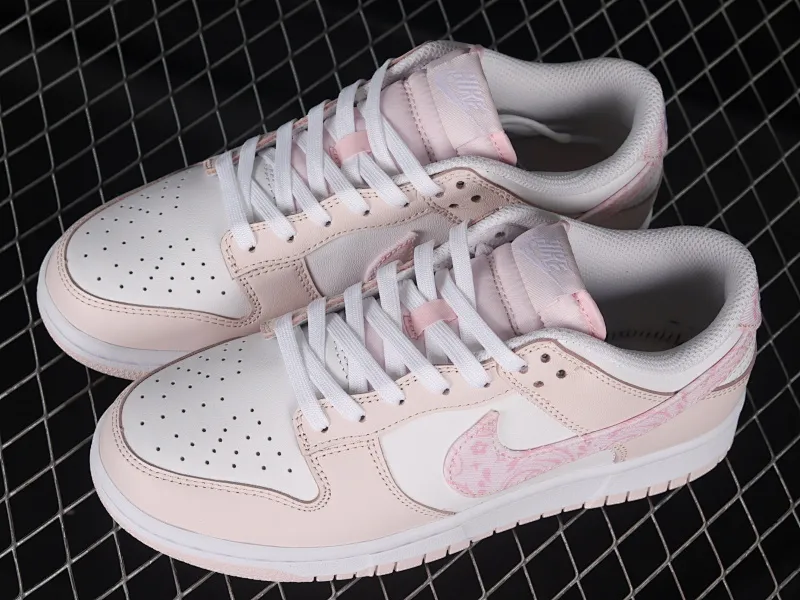 All categories Nk SB Dunk series Nk SB Dunk Low low-top sneakers C version Nk Dunk Low "Pink Paisley" Sakura pink SB low-top sports and leisure sneakers FD1449-100